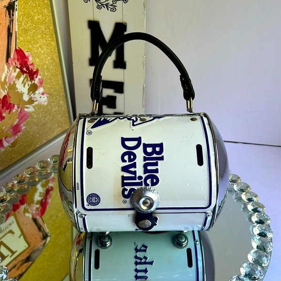 duke Collectible rare Metal Blue devils Logo metal Bag - Picture 1 of 10